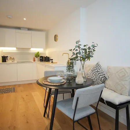 Eastbourne Central Apartment Short And Long Stay Welcome Exterior photo